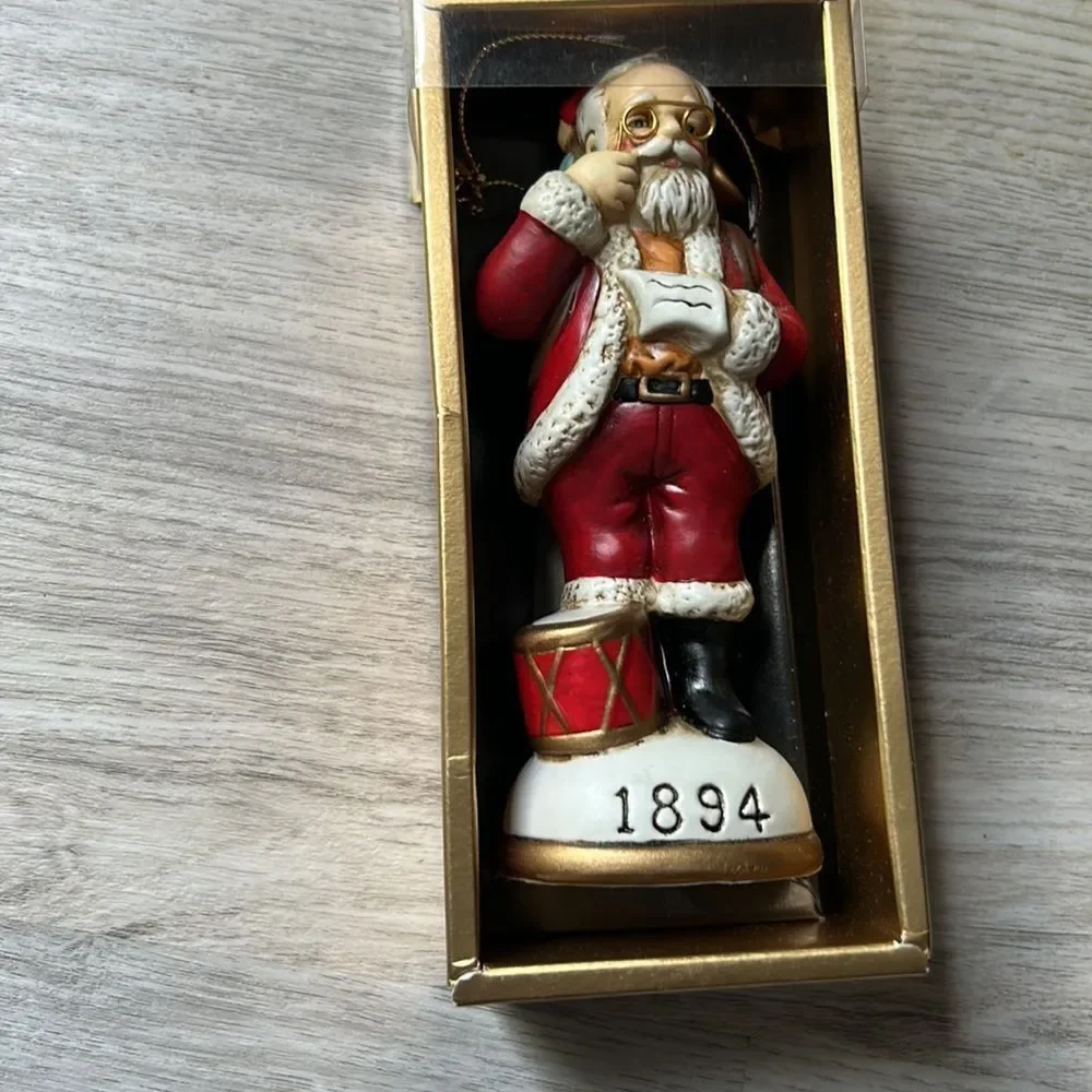 Vintage 1991 The memories of Santa Collection preloved ❤️EUC